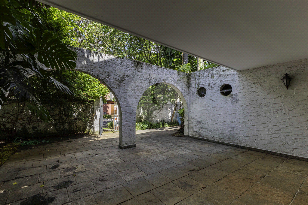 Casa com dois lotes no Alto de Pinheiros