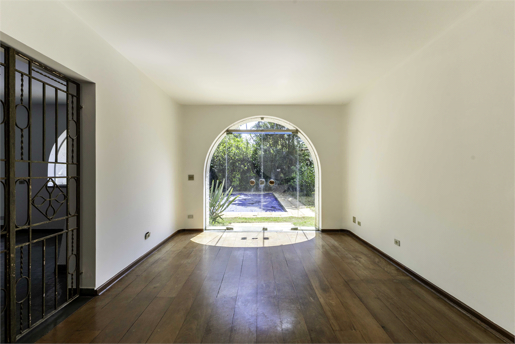 Casa com dois lotes no Alto de Pinheiros