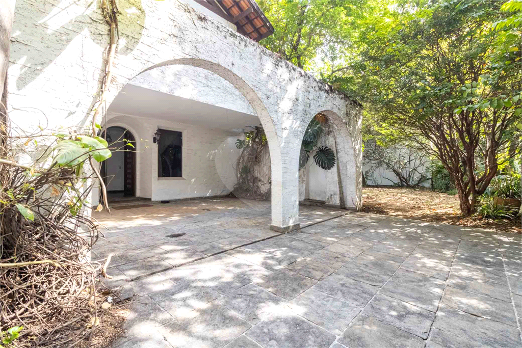 Casa com dois lotes no Alto de Pinheiros