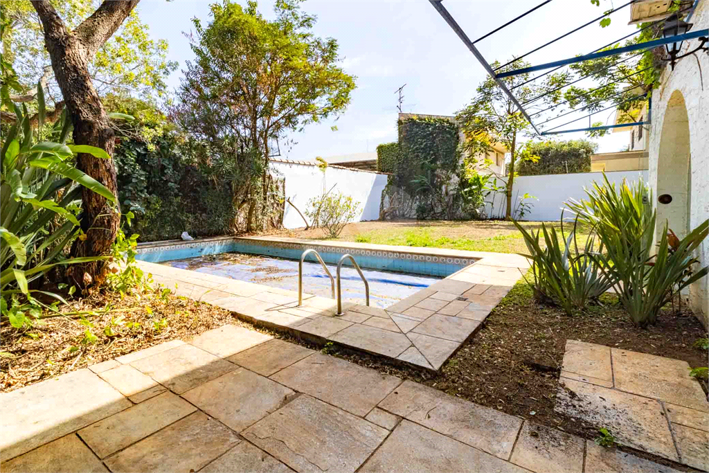 Casa com dois lotes no Alto de Pinheiros