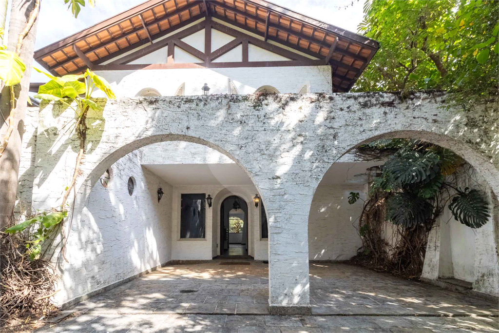 Casa com dois lotes no Alto de Pinheiros