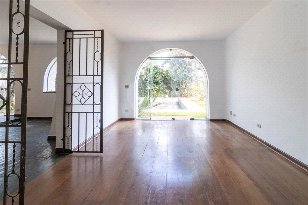 Casa com dois lotes no Alto de Pinheiros