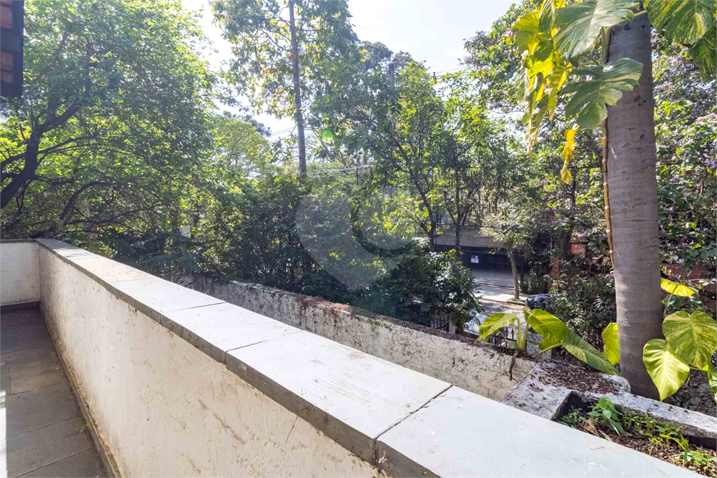 Casa com dois lotes no Alto de Pinheiros
