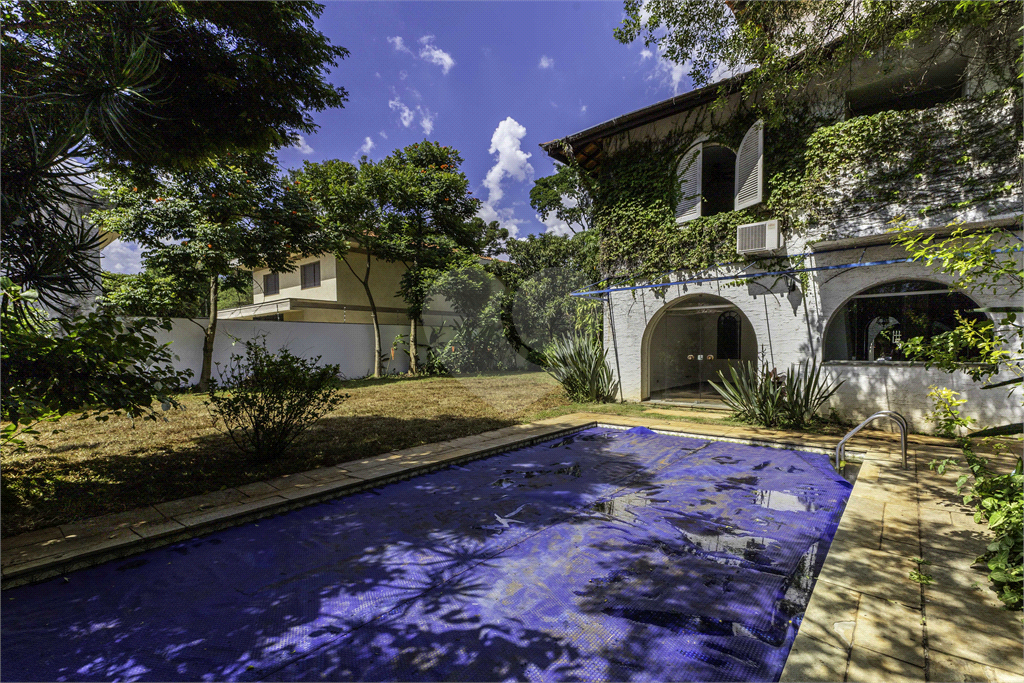 Casa com dois lotes no Alto de Pinheiros