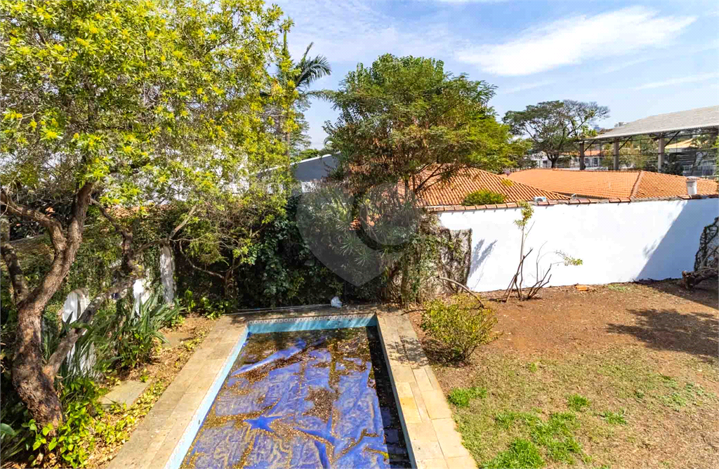 Casa com dois lotes no Alto de Pinheiros