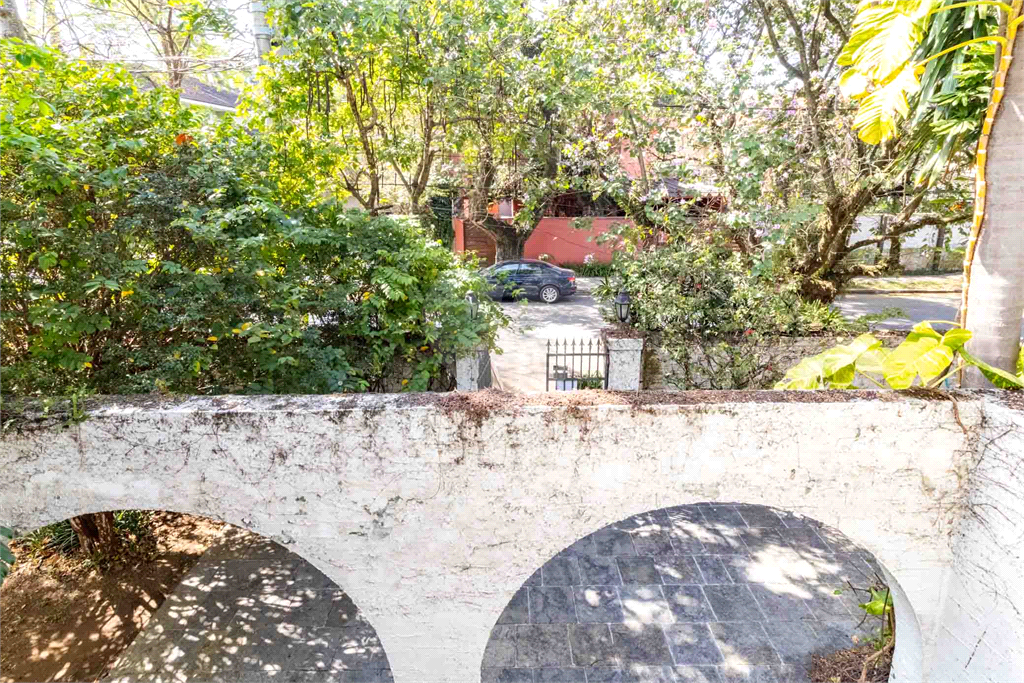 Casa com dois lotes no Alto de Pinheiros