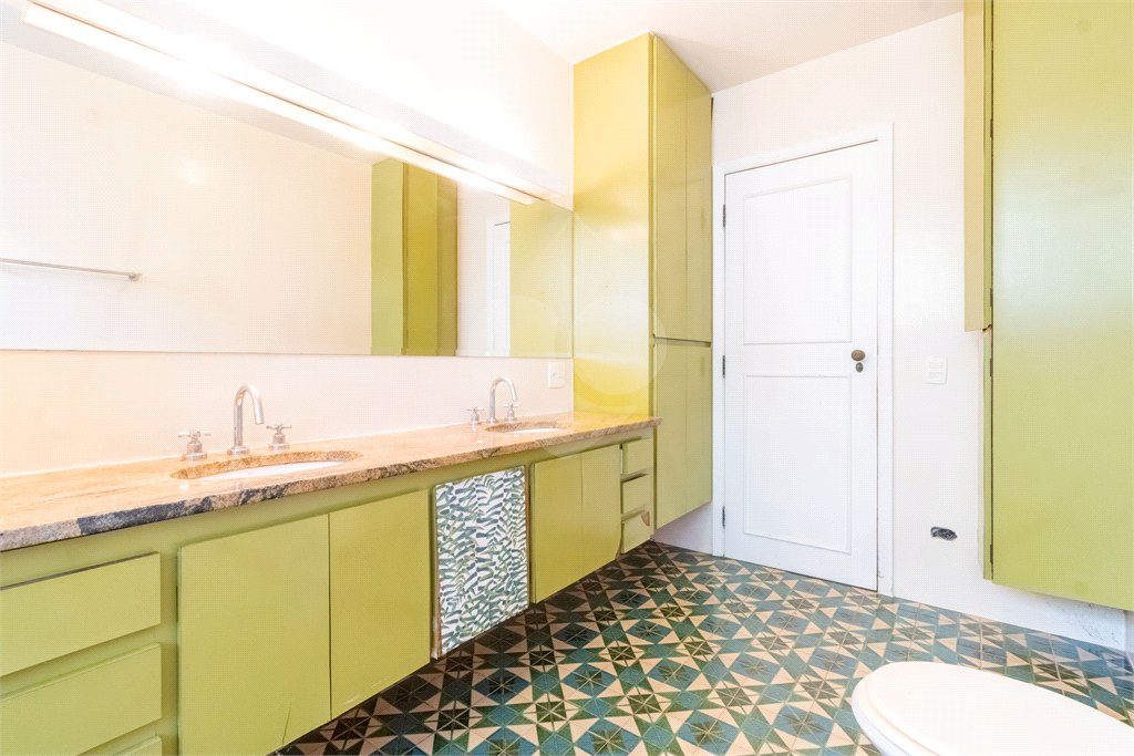 Casa com dois lotes no Alto de Pinheiros