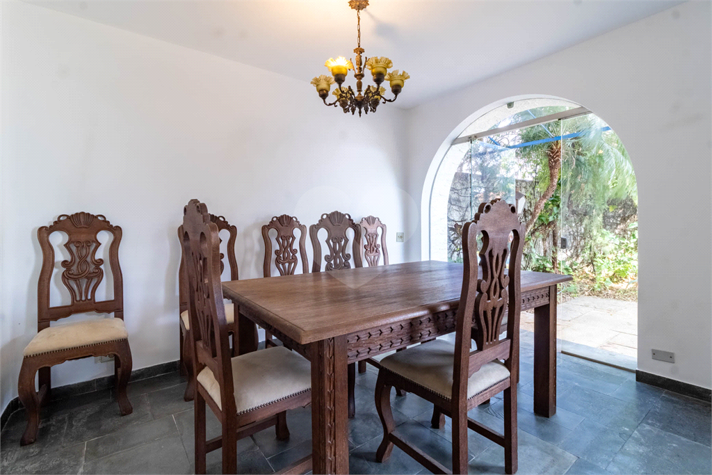 Casa com dois lotes no Alto de Pinheiros
