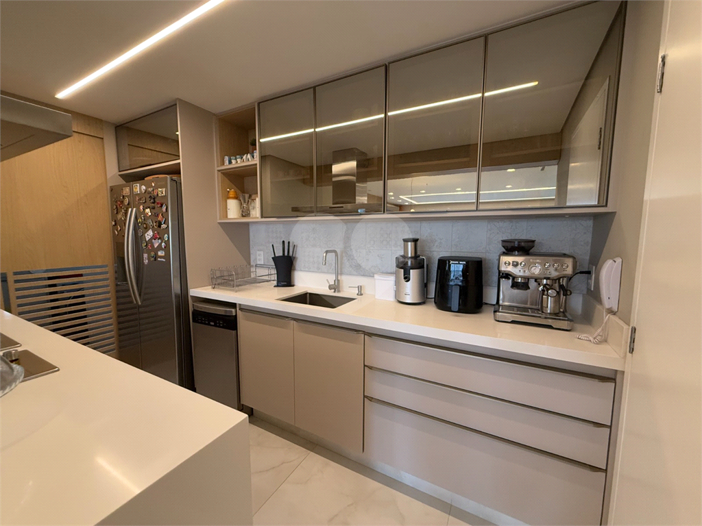 Apartamento mobiliado e reformado em Moema