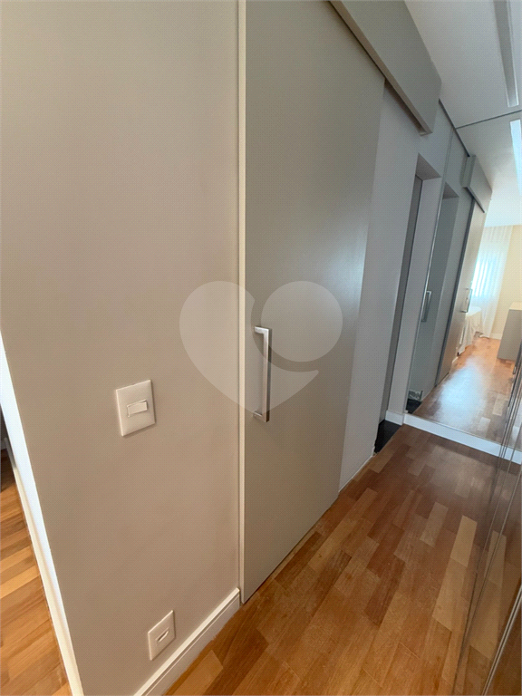 Apartamento mobiliado e reformado em Moema