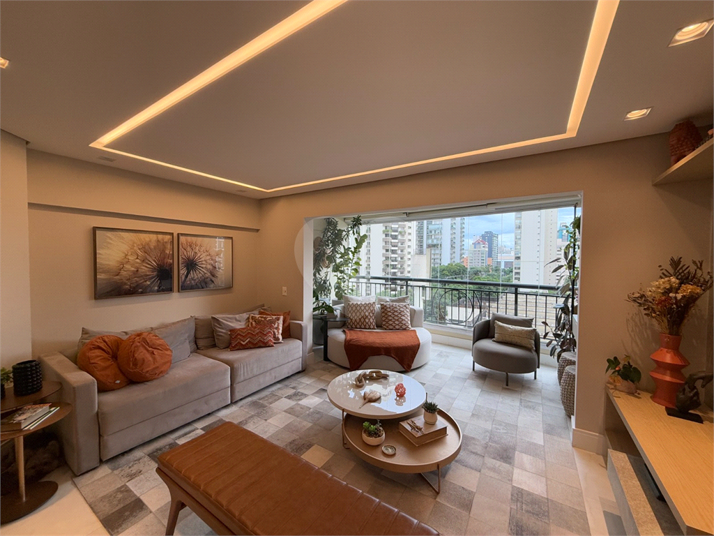 Apartamento mobiliado e reformado em Moema