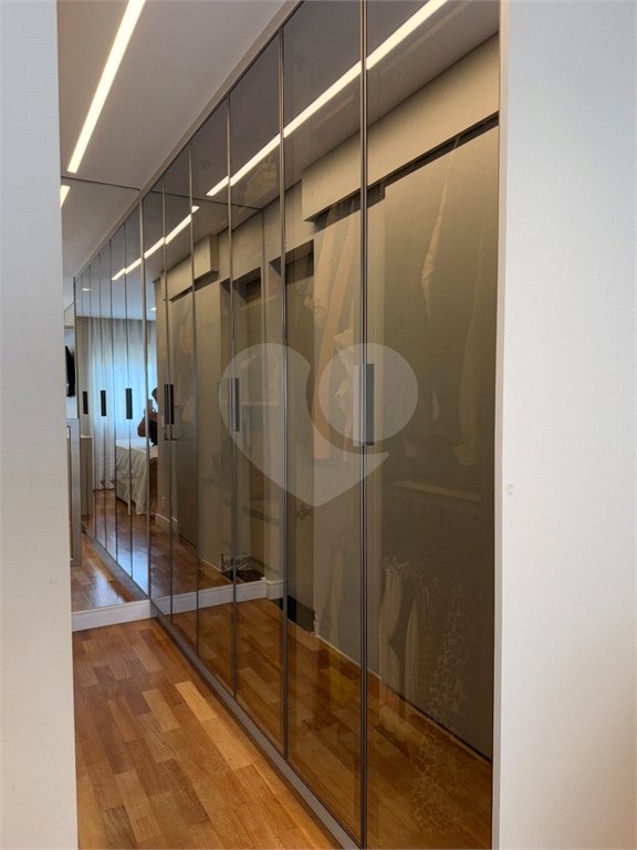 Apartamento mobiliado e reformado em Moema