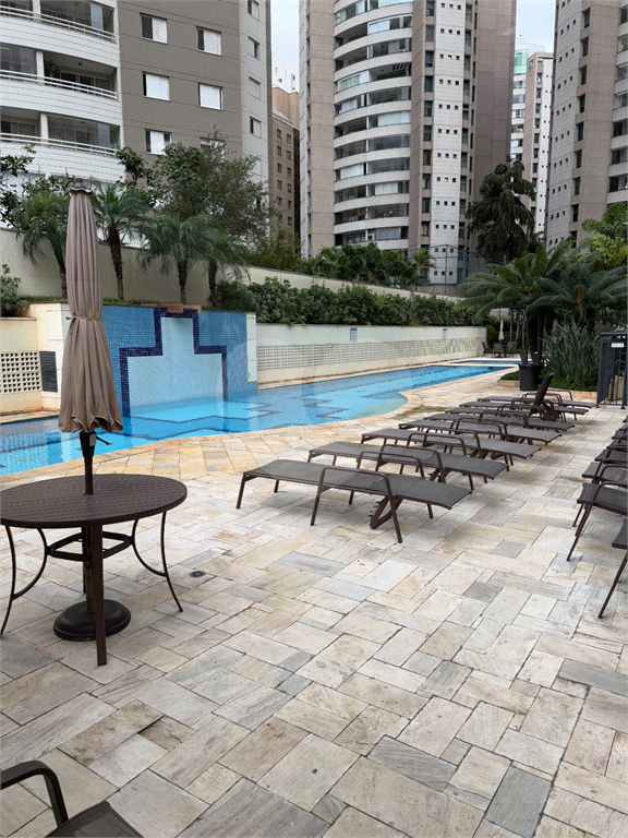 Apartamento mobiliado e reformado em Moema
