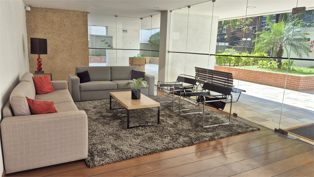 Apartamento em Moema Pássaros - reformado - com 2 quartos sendo 1 suíte - 1 vaga