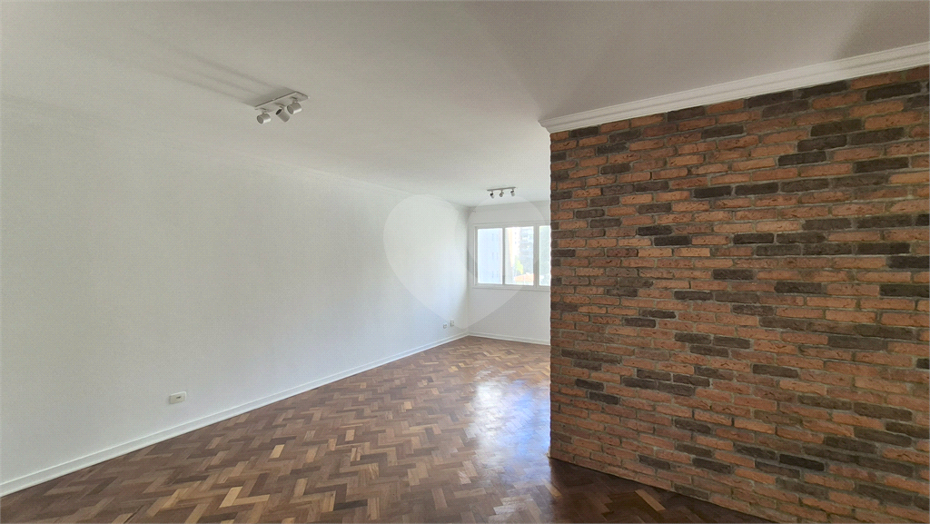 Apartamento em Moema Pássaros - reformado - com 2 quartos sendo 1 suíte - 1 vaga