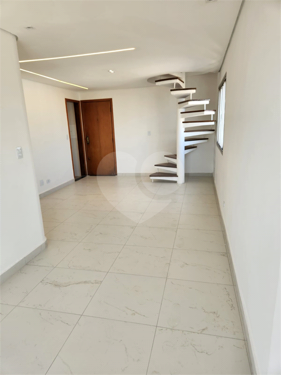 Cobertura Exclusiva à Venda – 146m² totalmente reformada!