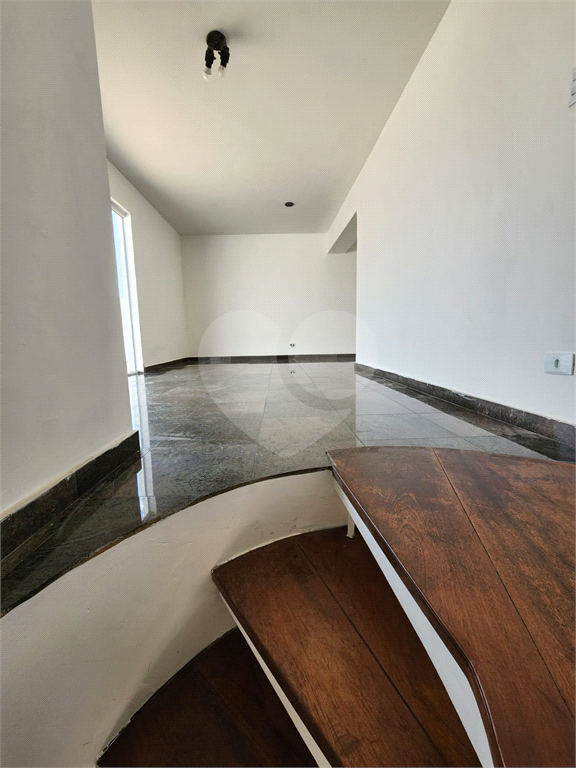 Cobertura Exclusiva à Venda – 146m² totalmente reformada!