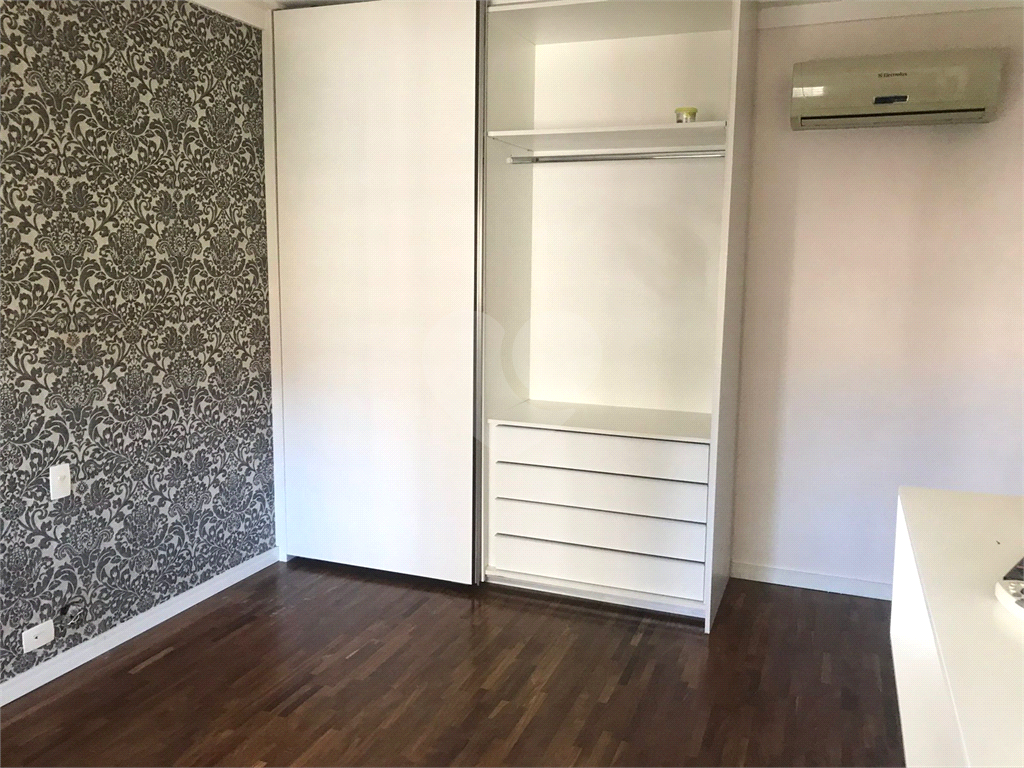 APARTAMENTO em VILA OLÍMPIA