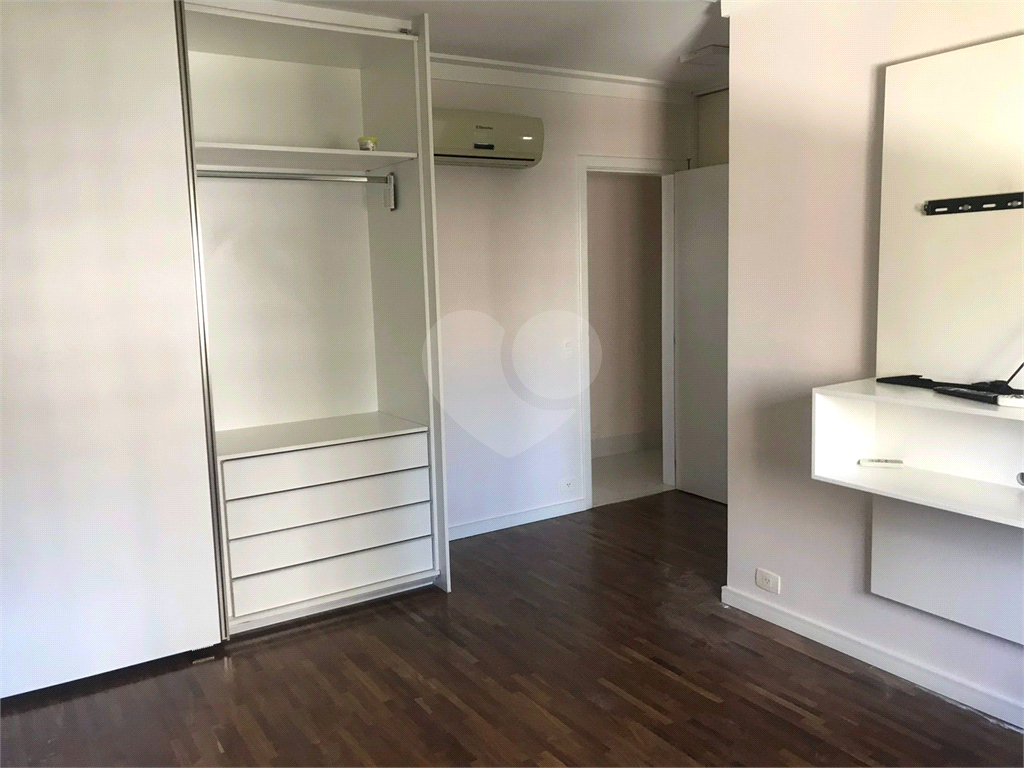 APARTAMENTO em VILA OLÍMPIA