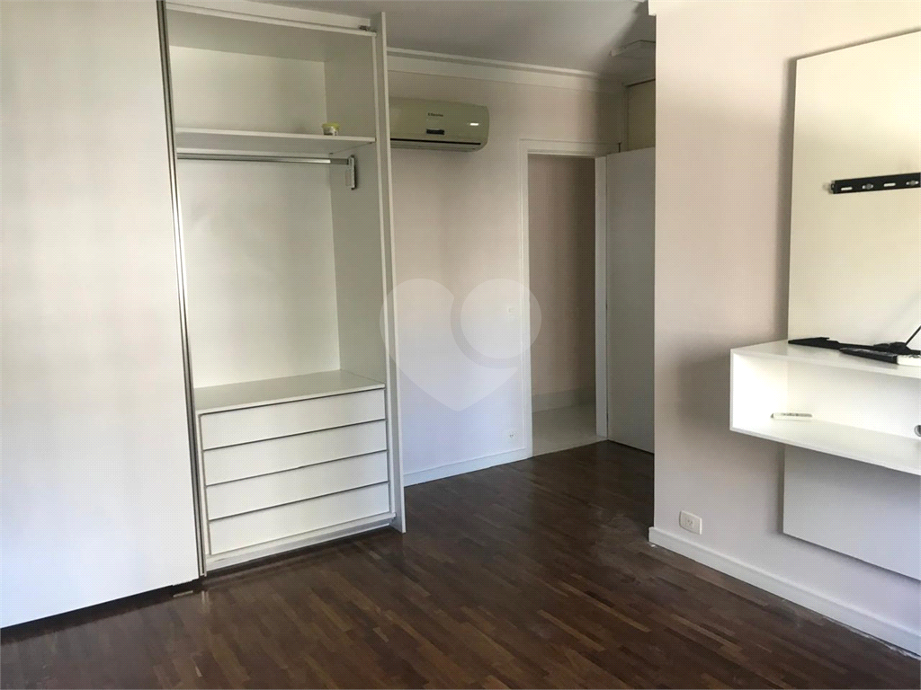 APARTAMENTO em VILA OLÍMPIA
