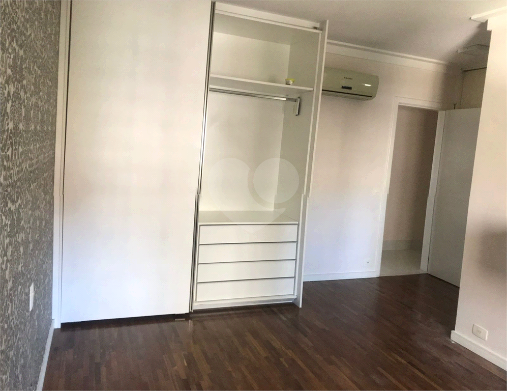 APARTAMENTO em VILA OLÍMPIA