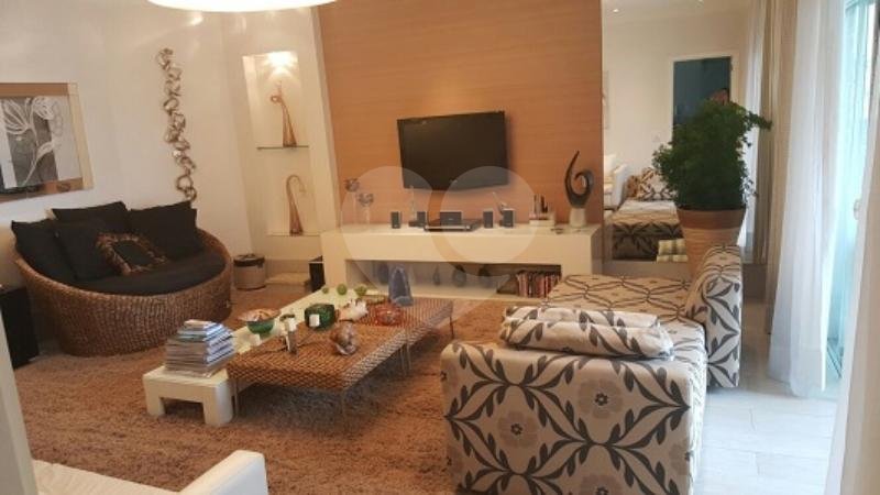 APARTAMENTO em VILA ALZIRA