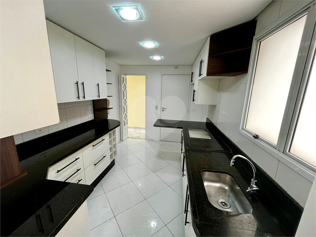 Apartamento 3 quartos sendo 1 suíte ,quatro vagas. Preço abaixo do custo.