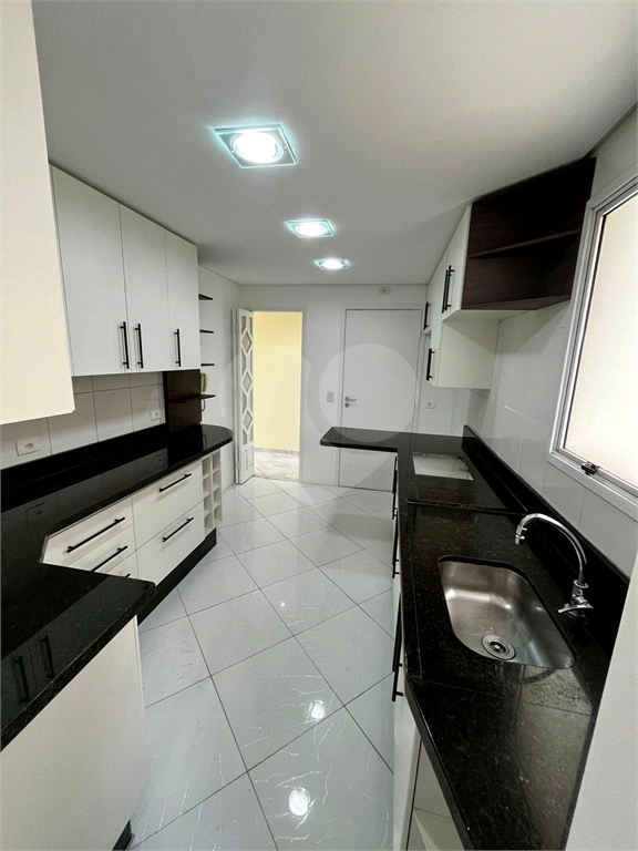 Apartamento 3 quartos sendo 1 suíte ,quatro vagas. Preço abaixo do custo.