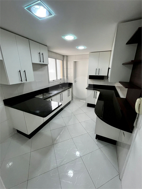 Apartamento 3 quartos sendo 1 suíte ,quatro vagas. Preço abaixo do custo.