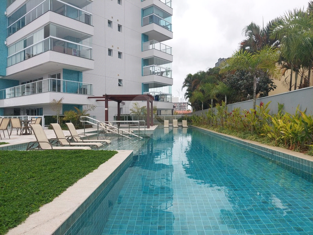 Apartamento com 83m² bem proximo à praia