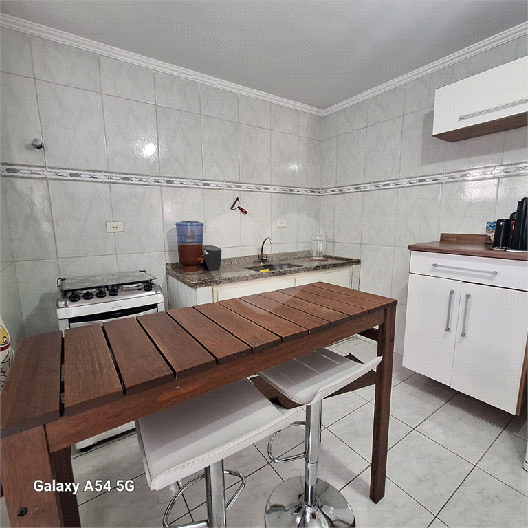 Casa de Condomínio.3 quartos,1 suite,2 vagas, deposito muito grande.