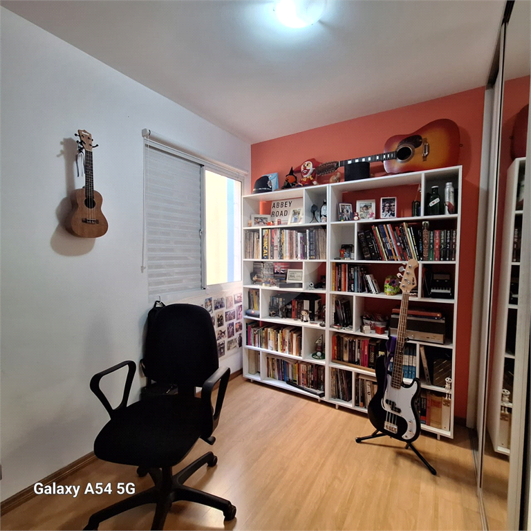 Casa de Condomínio.3 quartos,1 suite,2 vagas, deposito muito grande.