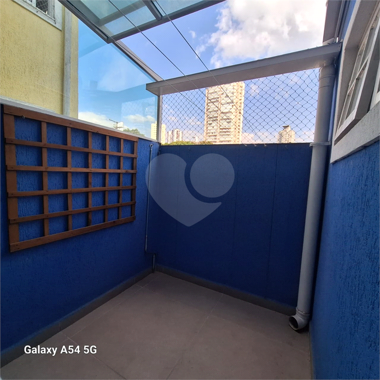 Casa de Condomínio.3 quartos,1 suite,2 vagas, deposito muito grande.