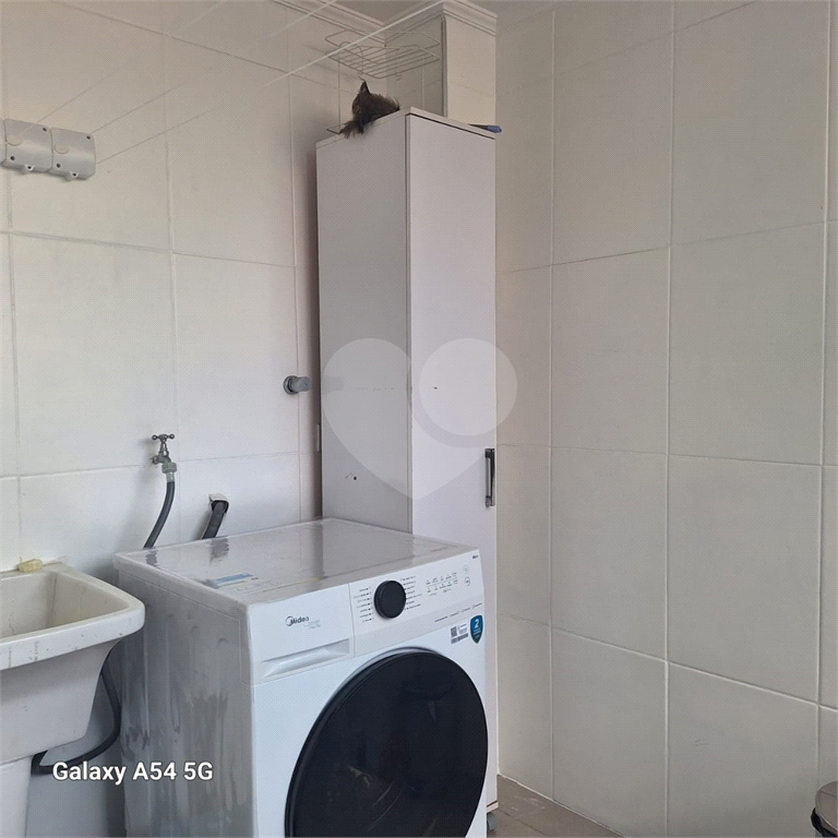 Casa de Condomínio.3 quartos,1 suite,2 vagas, deposito muito grande.