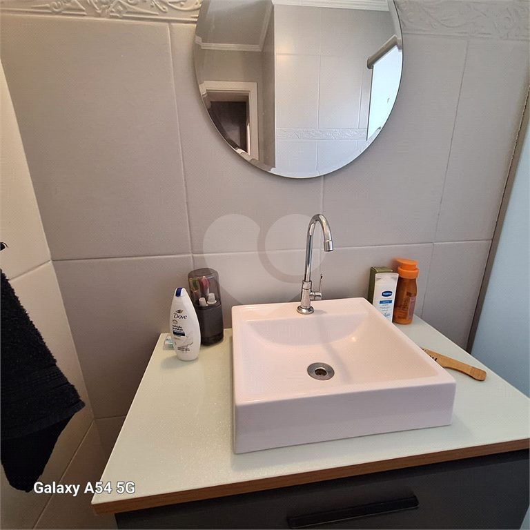 Casa de Condomínio.3 quartos,1 suite,2 vagas, deposito muito grande.
