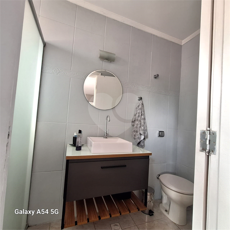 Casa de Condomínio.3 quartos,1 suite,2 vagas, deposito muito grande.