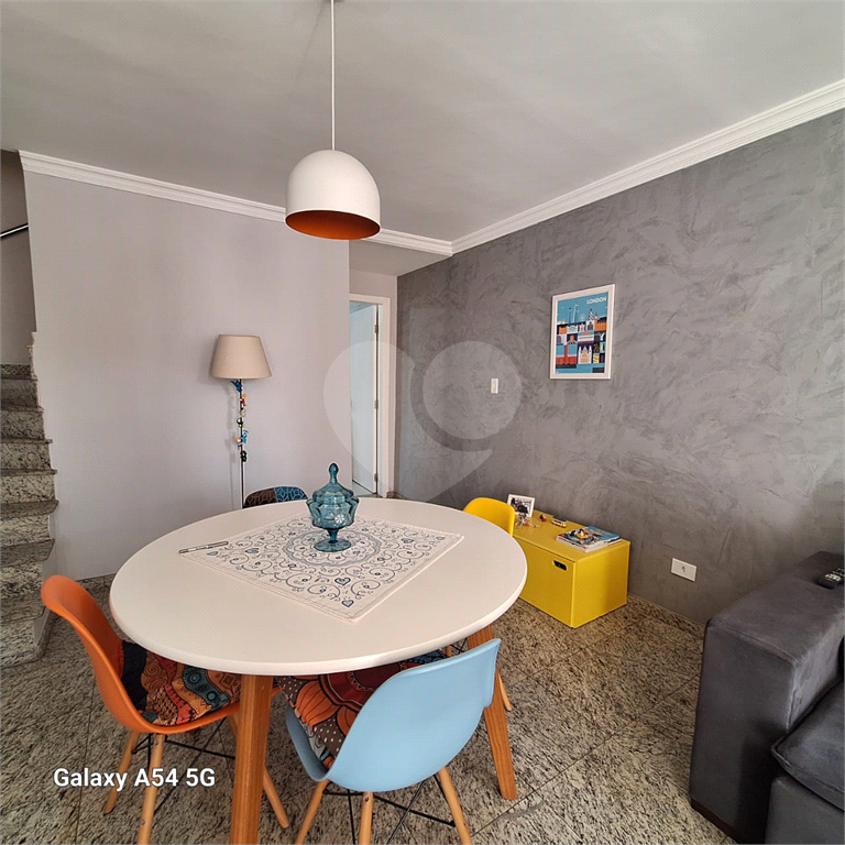 Casa de Condomínio.3 quartos,1 suite,2 vagas, deposito muito grande.