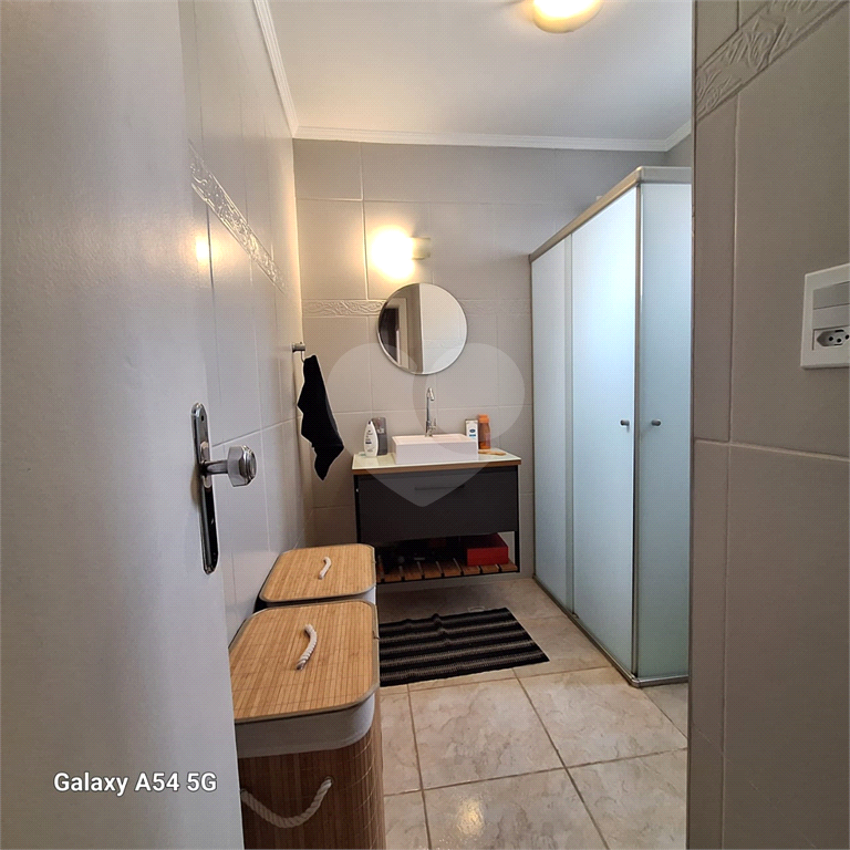Casa de Condomínio.3 quartos,1 suite,2 vagas, deposito muito grande.
