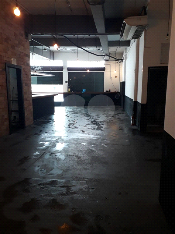 Comercial na Avenida Imirim