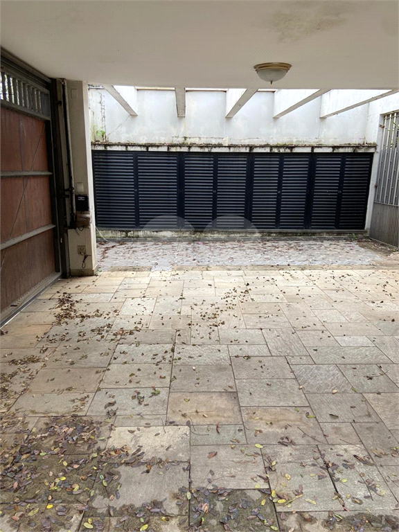 CASA TÉRREA NO ALTO DE PINHEIROS COM TERRENO DE 650 M²