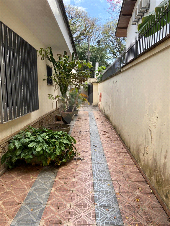 CASA TÉRREA NO ALTO DE PINHEIROS COM TERRENO DE 650 M²