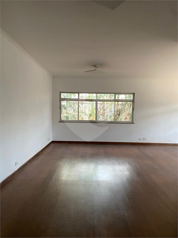 CASA TÉRREA NO ALTO DE PINHEIROS COM TERRENO DE 650 M²