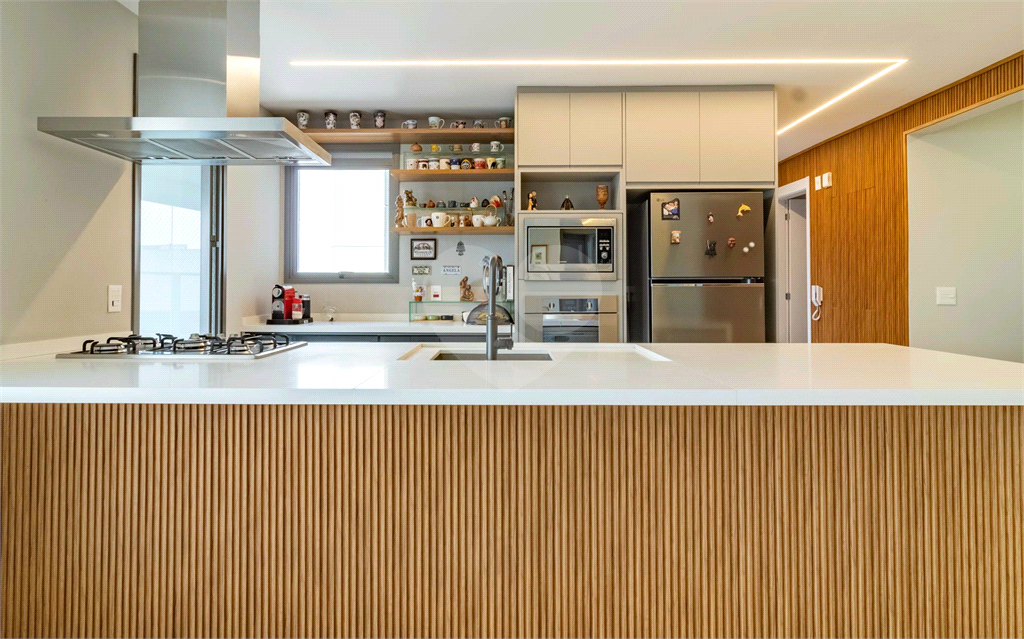 Apartamento com varanda integrada e vista para o Parque Villa-Lobos