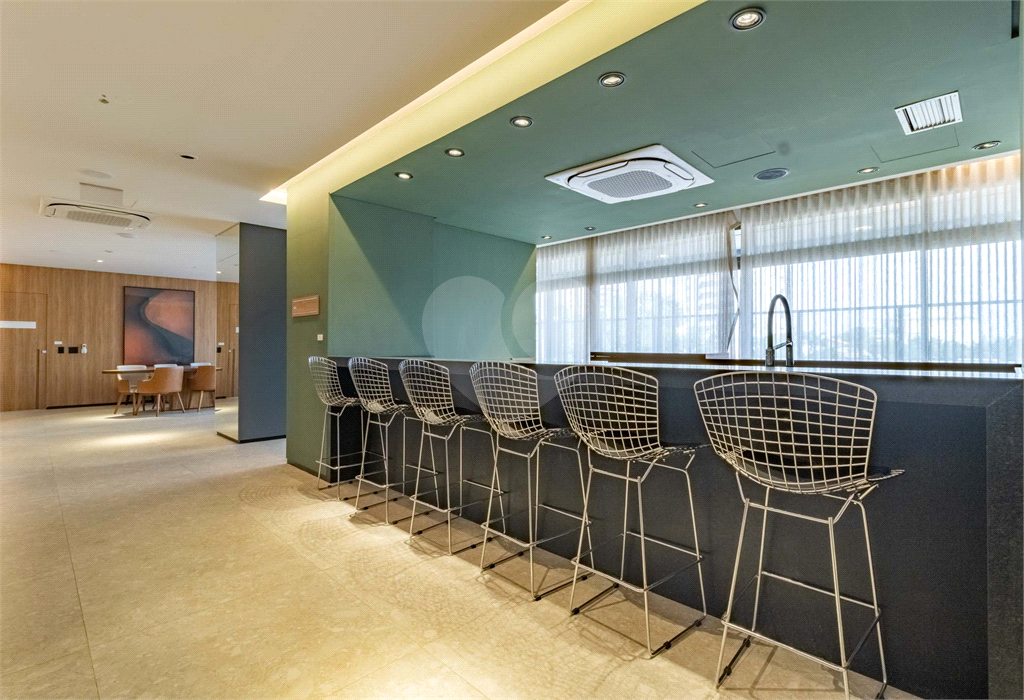 Apartamento com varanda integrada e vista para o Parque Villa-Lobos