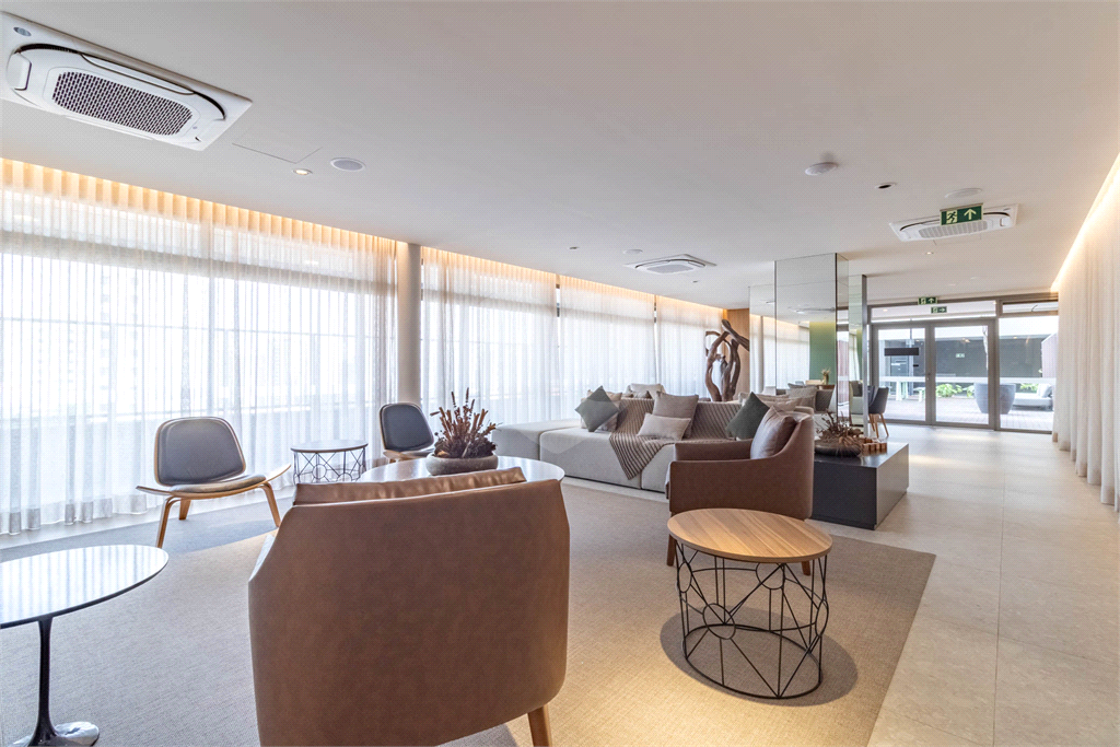 Apartamento com varanda integrada e vista para o Parque Villa-Lobos