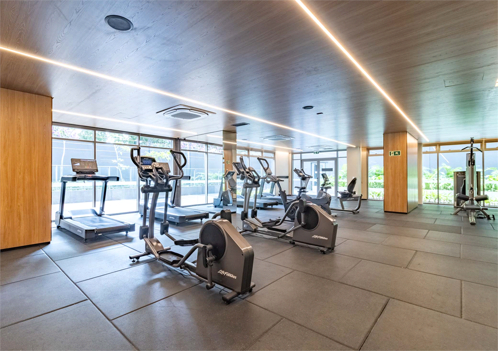 Apartamento com varanda integrada e vista para o Parque Villa-Lobos