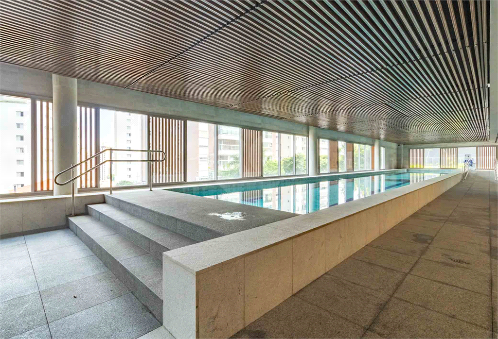 Apartamento com varanda integrada e vista para o Parque Villa-Lobos