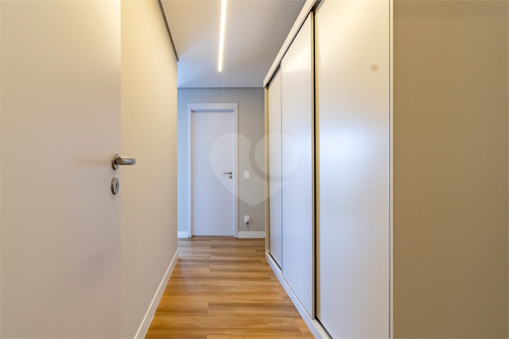 Apartamento com varanda integrada e vista para o Parque Villa-Lobos