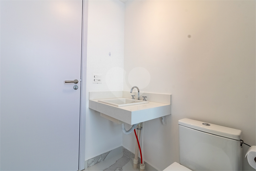 Apartamento com varanda integrada e vista para o Parque Villa-Lobos