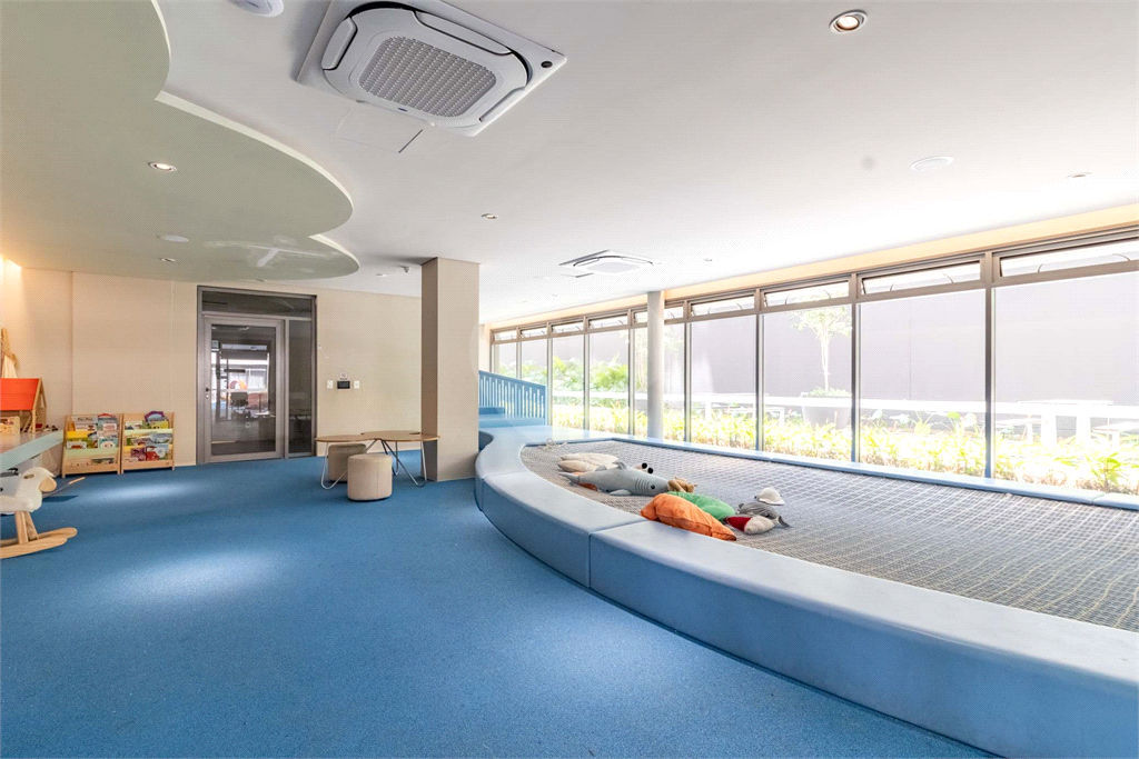 Apartamento com varanda integrada e vista para o Parque Villa-Lobos